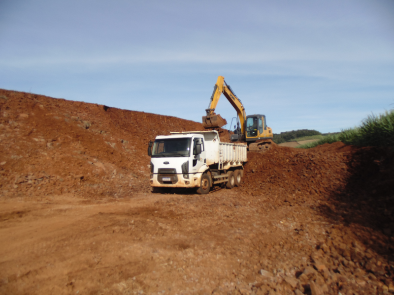   MORADORES MOSTRAM-SE SATISFEITOS COM O TRABALHO DA SECRETARIA DE OBRAS E VIAÇÃO